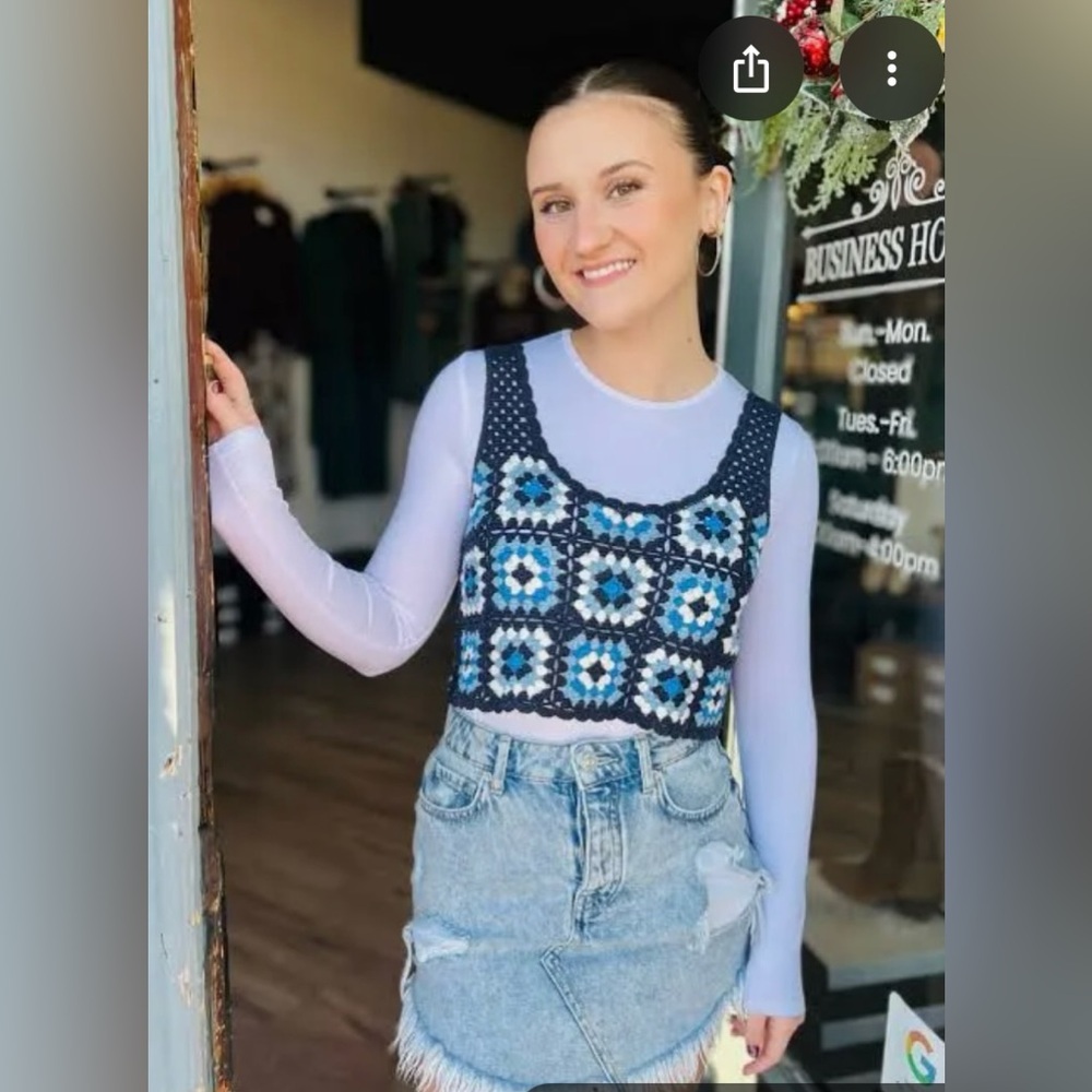 Sincerely Jules Blue multi Crochet Crop Top size medium